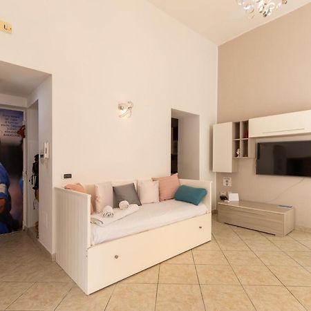 Apartment With Sea View With 2 Lifts Above Montesanto! Neapel Exterior foto