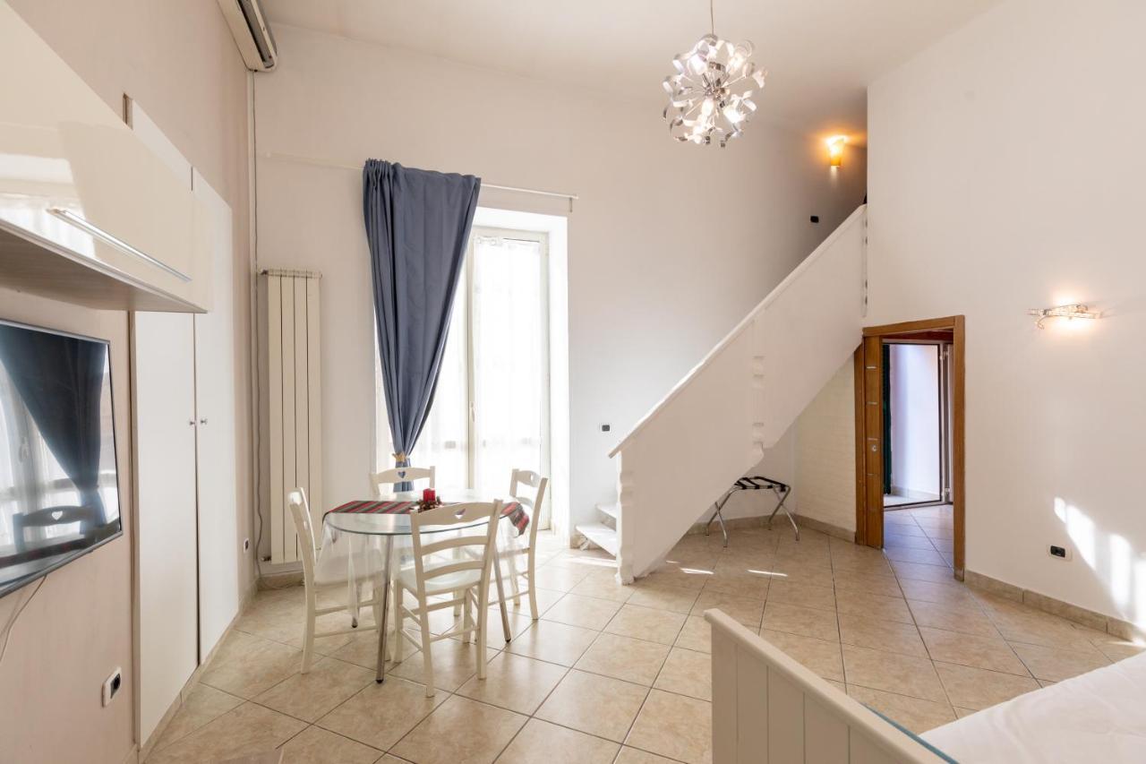 Apartment With Sea View With 2 Lifts Above Montesanto! Neapel Exterior foto